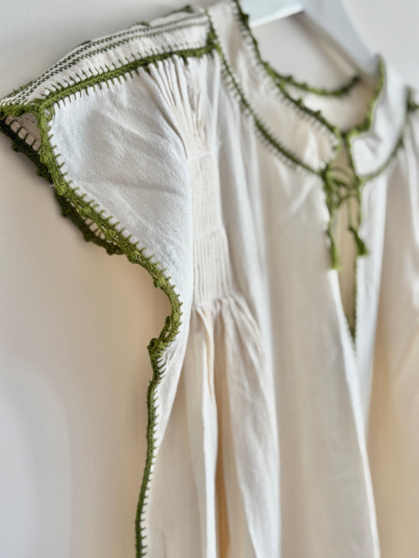 New! Vestido Morelia manga corta ribete oliva