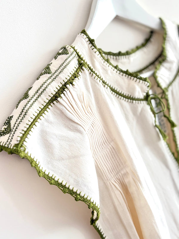 New! Vestido Morelia manga corta ribete oliva