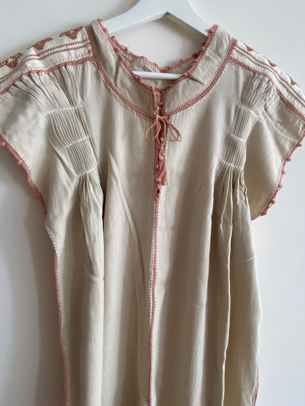 New! Vestido Morelia manga corta ribete maquillaje