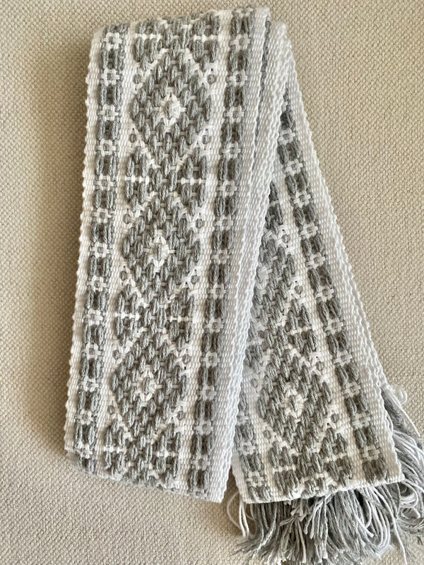 Cinturón/Fajín blanco y gris plata